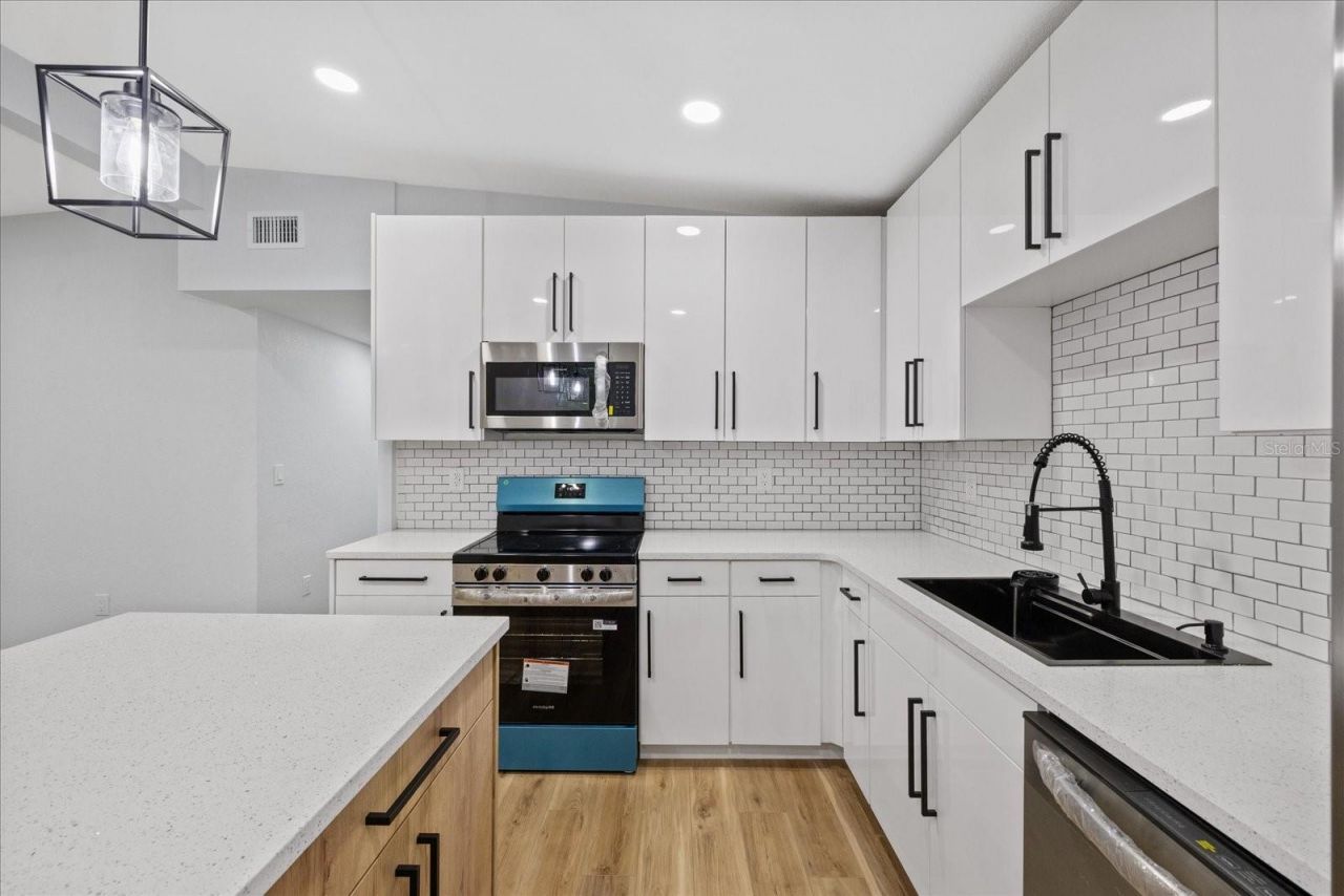 1130 Dogwood Avenue, Tampa, FL 33613 Photo