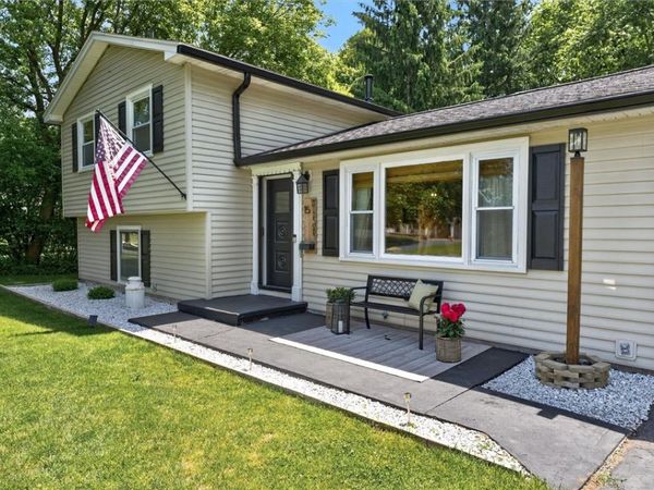 15 White Oak Lane, Fairport, NY 14450