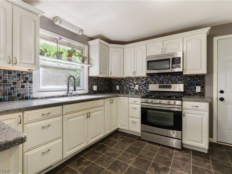 500 N Marion Avenue, Louisville, OH 44641 Photo 16