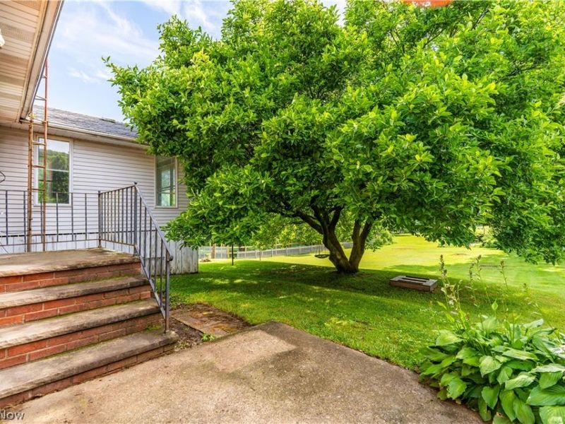 500 N Marion Avenue, Louisville, OH 44641 Photo 3
