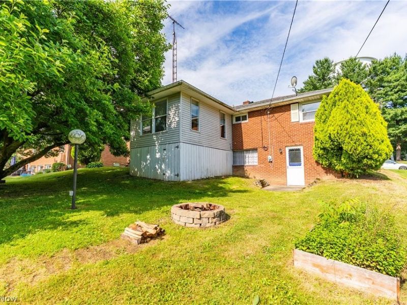 500 N Marion Avenue, Louisville, OH 44641 Photo 4