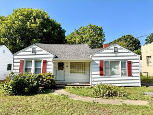 813 W Main Street , Yadkinville, NC 27055