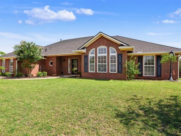 2827 Deer Run, Altus, OK 73521