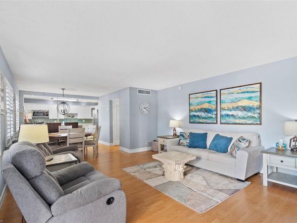 2424 NE 9th St , Unit 207, Fort Lauderdale, FL 33304