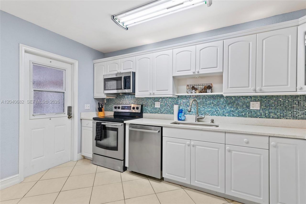 2424 NE 9th St , Unit 207, Fort Lauderdale, FL 33304 Photo