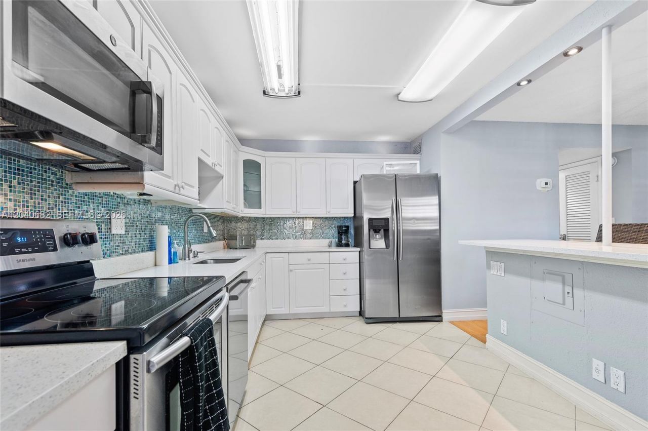 2424 NE 9th St , Unit 207, Fort Lauderdale, FL 33304 Photo