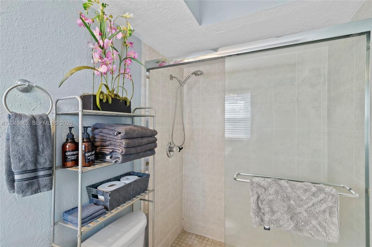 2424 NE 9th St , Unit 207, Fort Lauderdale, FL 33304 Photo