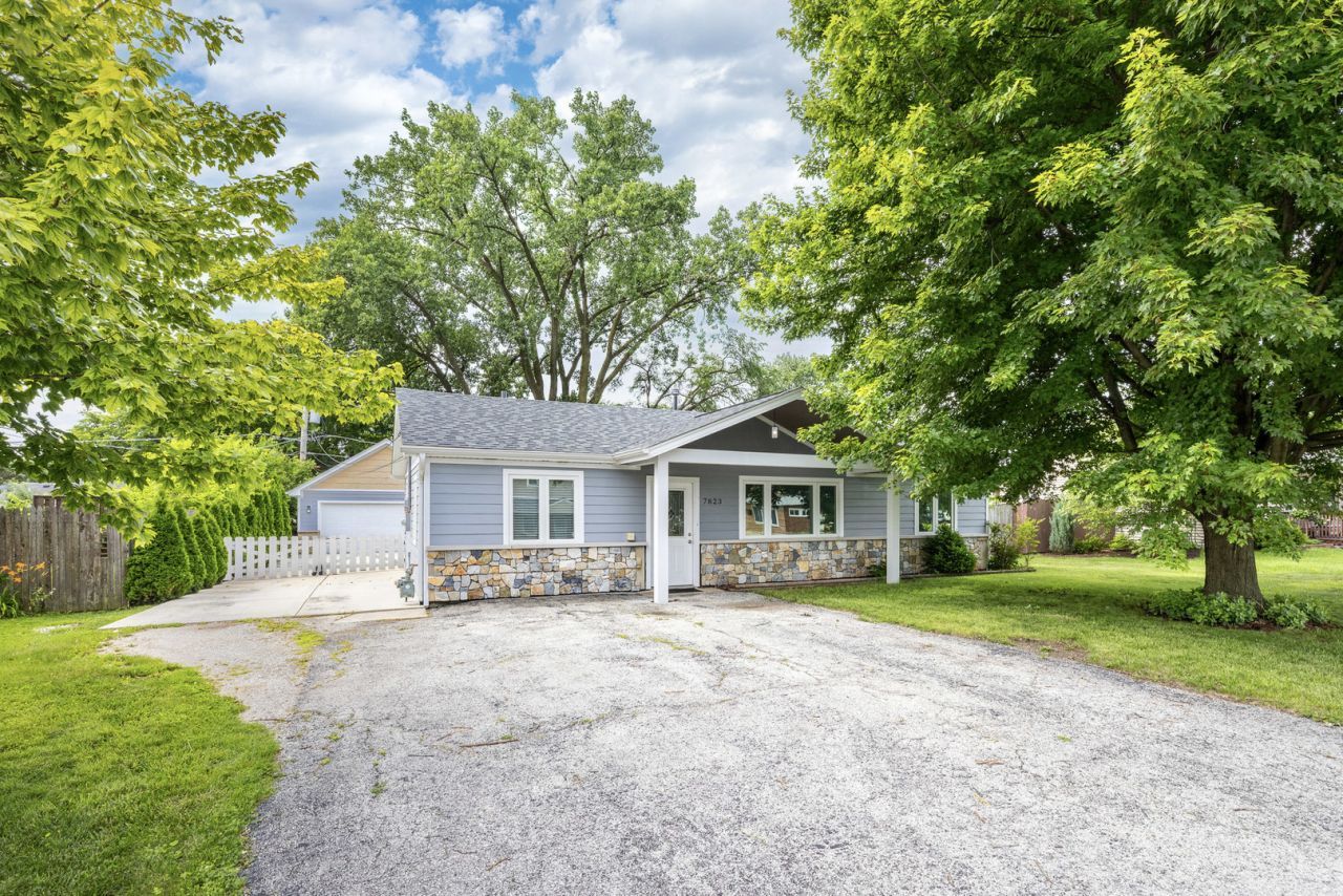 7823 W 98th Place, Hickory Hills, IL 60457 Main Photo
