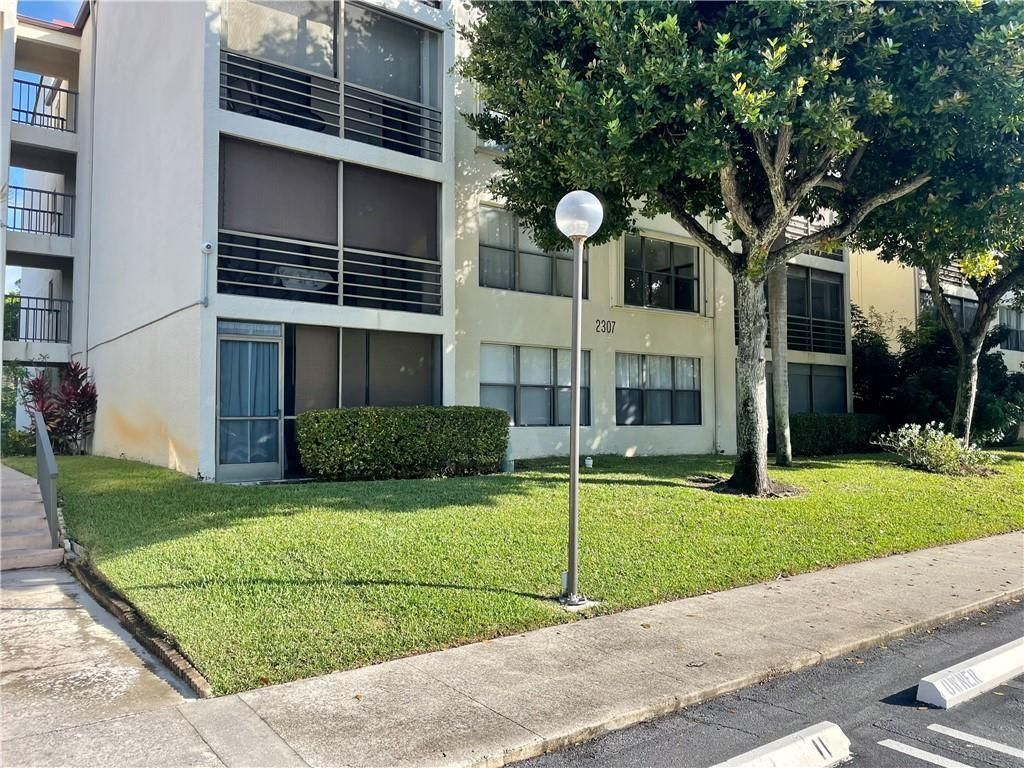 2307 S Cypress Bend Drive, Unit 207a, Pompano Beach, FL 33069 Photo