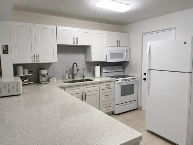 2307 S Cypress Bend Drive, Unit 207a, Pompano Beach, FL 33069 Photo