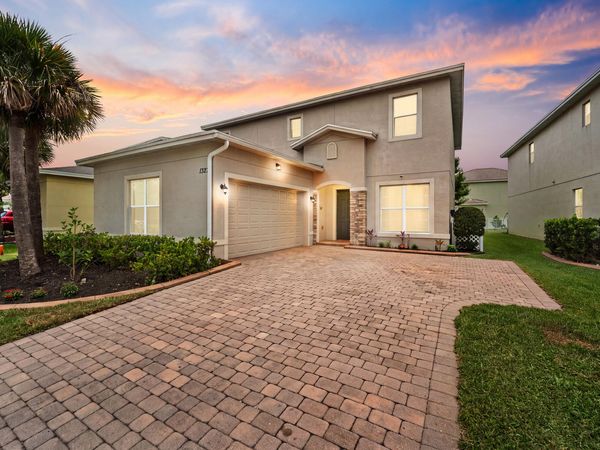 1327 NW Leonardo Circle, Port St. Lucie, FL 34986