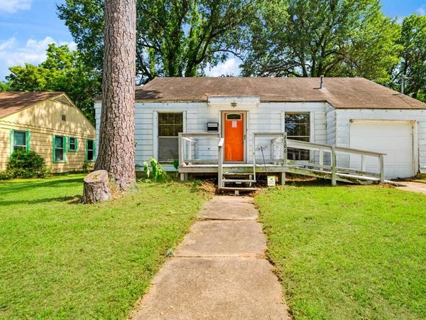 2106 Cleveland Street, Paris, TX 75460