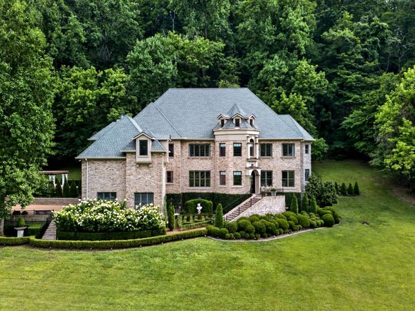 1060 Natchez Valley LN , Franklin, TN 37064
