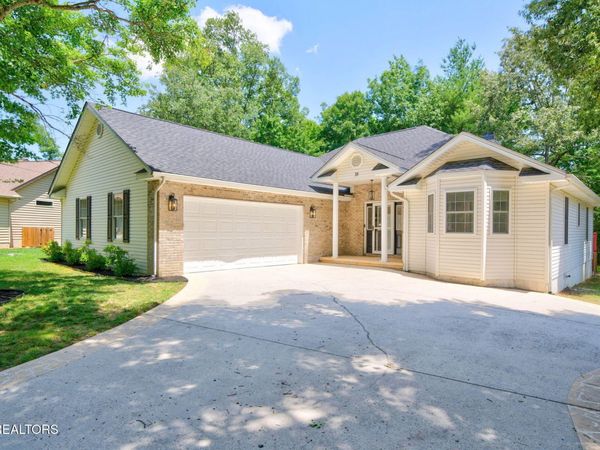 35 Leaf Circle , Crossville, TN 38558