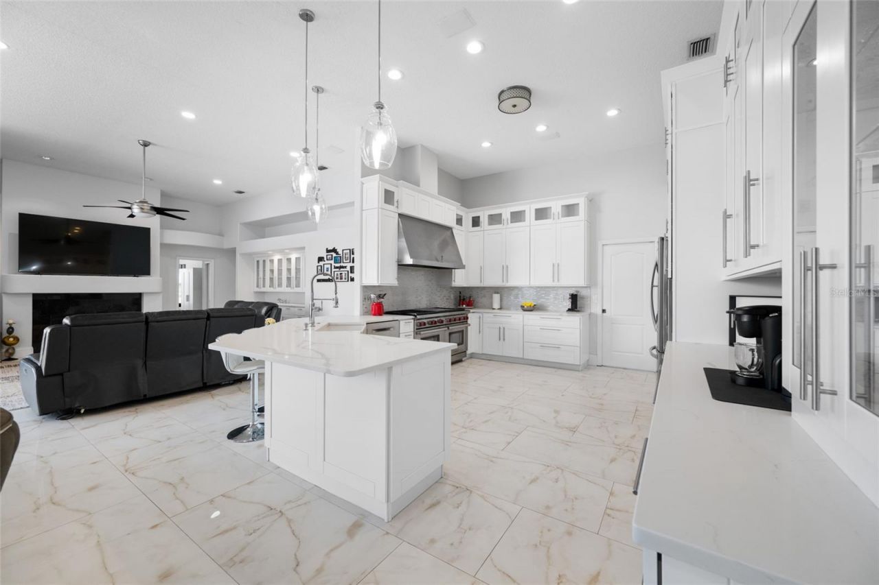 9801 Compass Point Way, Tampa, FL 33615 Photo