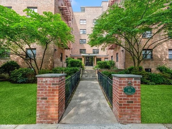 60 white oak st street, Unit 5D, New Rochelle, NY 10801
