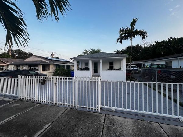 81 NW 44th St, Miami, FL 33127