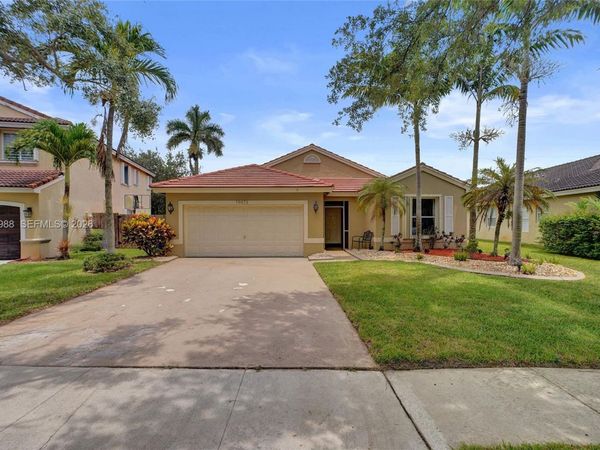 19473 NW 24th Pl , Pembroke Pines, FL 33029