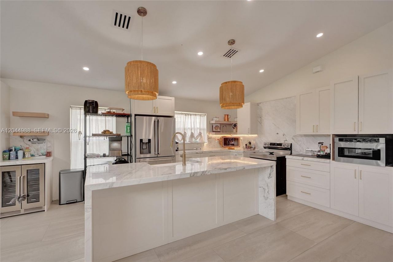 19473 NW 24th Pl , Pembroke Pines, FL 33029 Photo