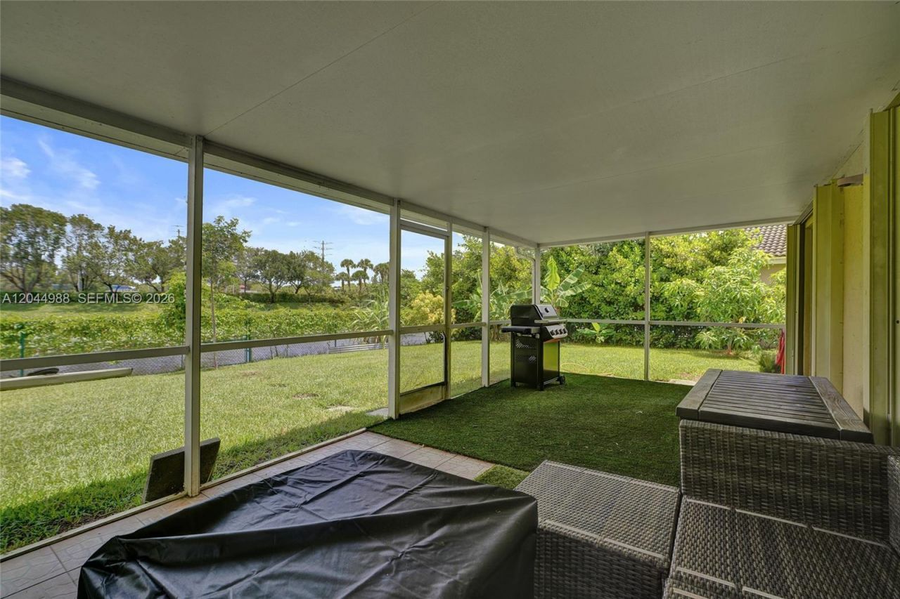19473 NW 24th Pl , Pembroke Pines, FL 33029 Photo