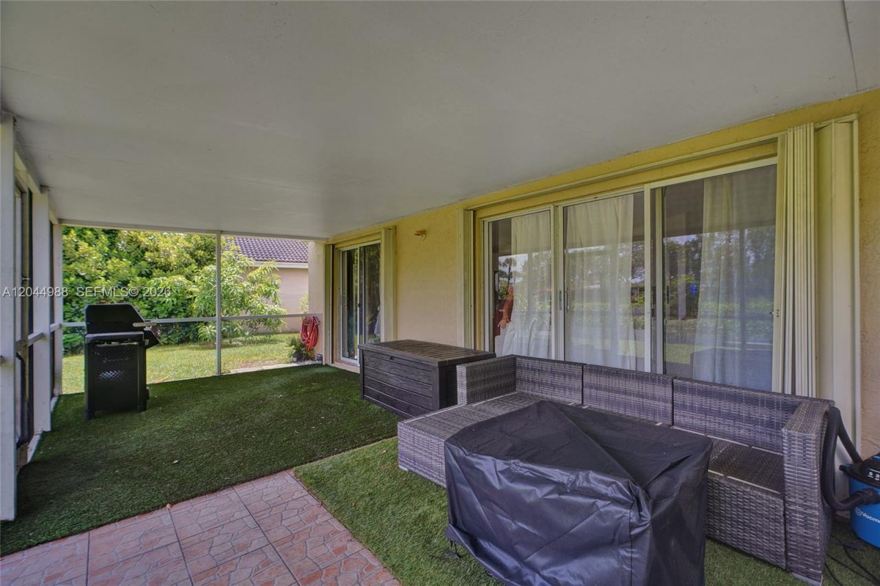 19473 NW 24th Pl , Pembroke Pines, FL 33029 Photo