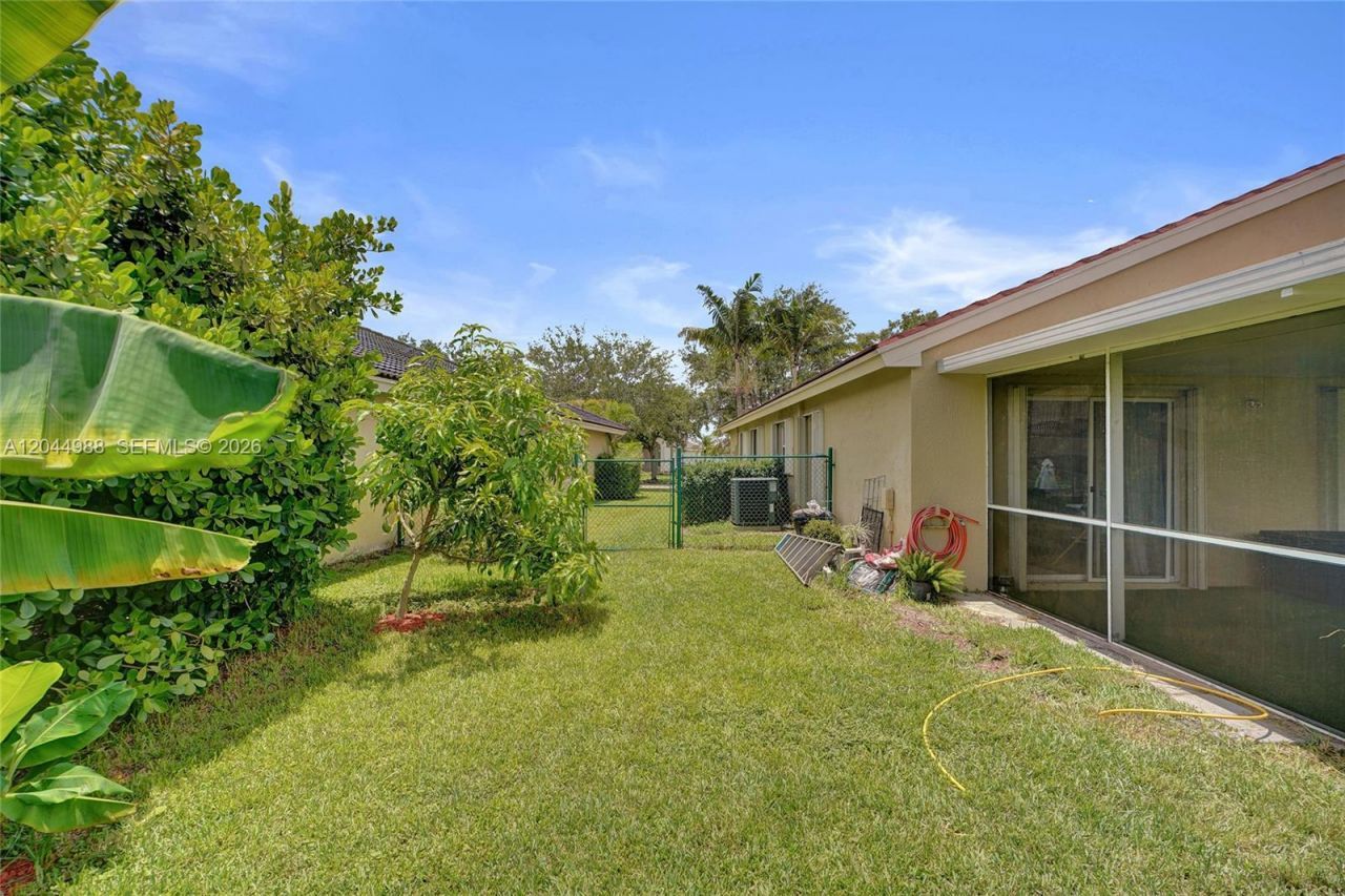 19473 NW 24th Pl , Pembroke Pines, FL 33029 Photo