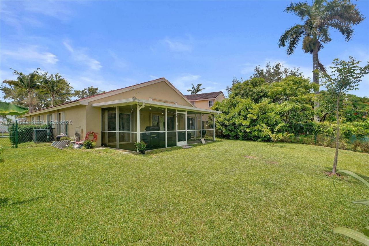 19473 NW 24th Pl , Pembroke Pines, FL 33029 Photo