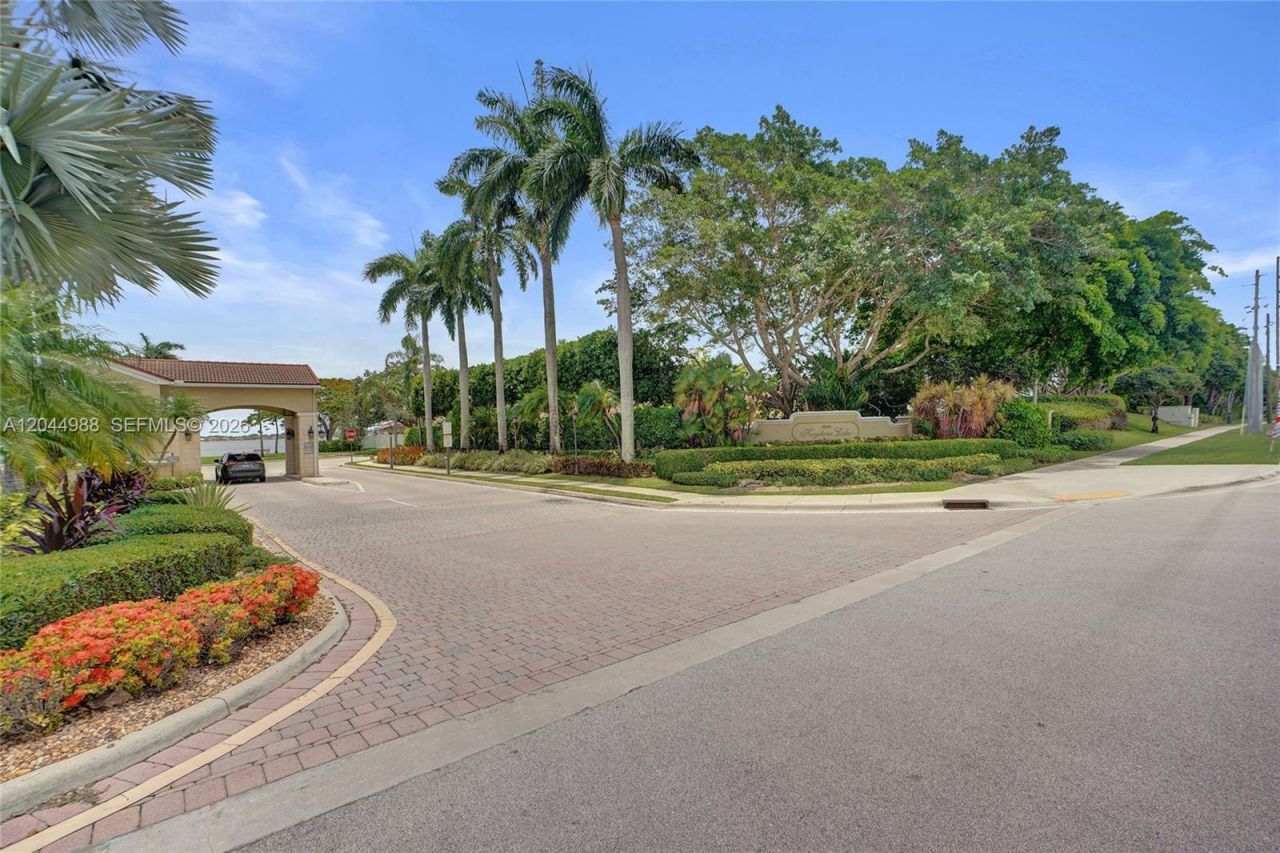 19473 NW 24th Pl , Pembroke Pines, FL 33029 Photo