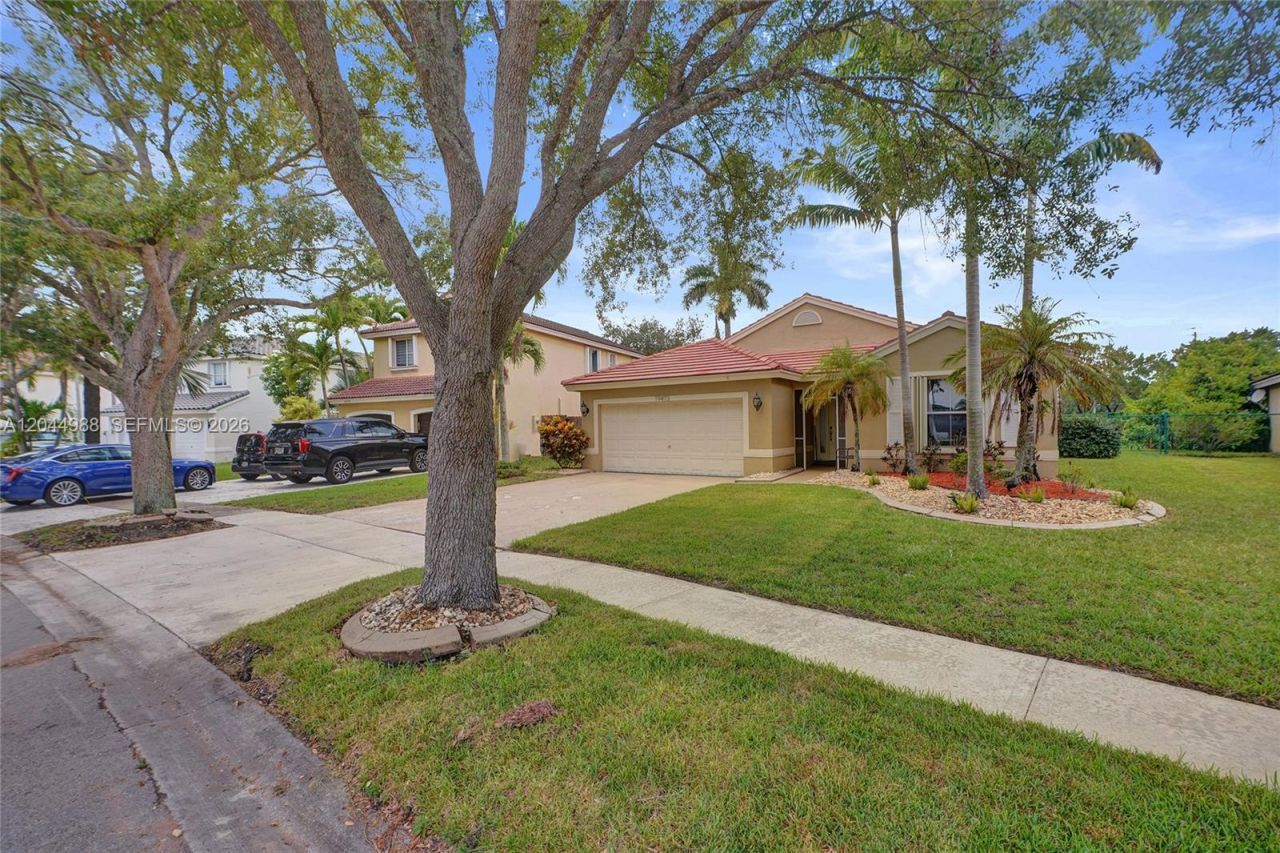 19473 NW 24th Pl , Pembroke Pines, FL 33029 Photo