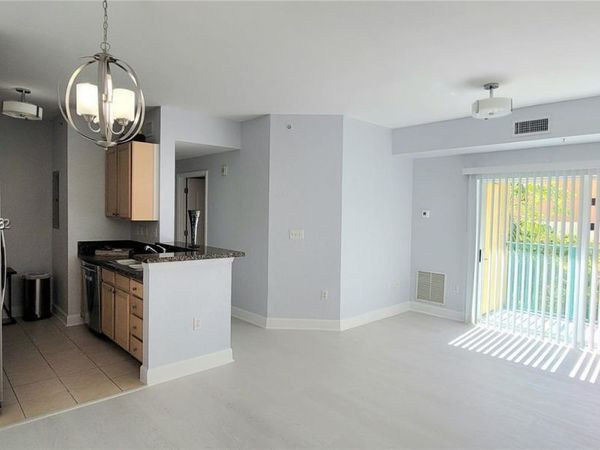 6001 SW 70th St, Unit 215, South Miami, FL 33143
