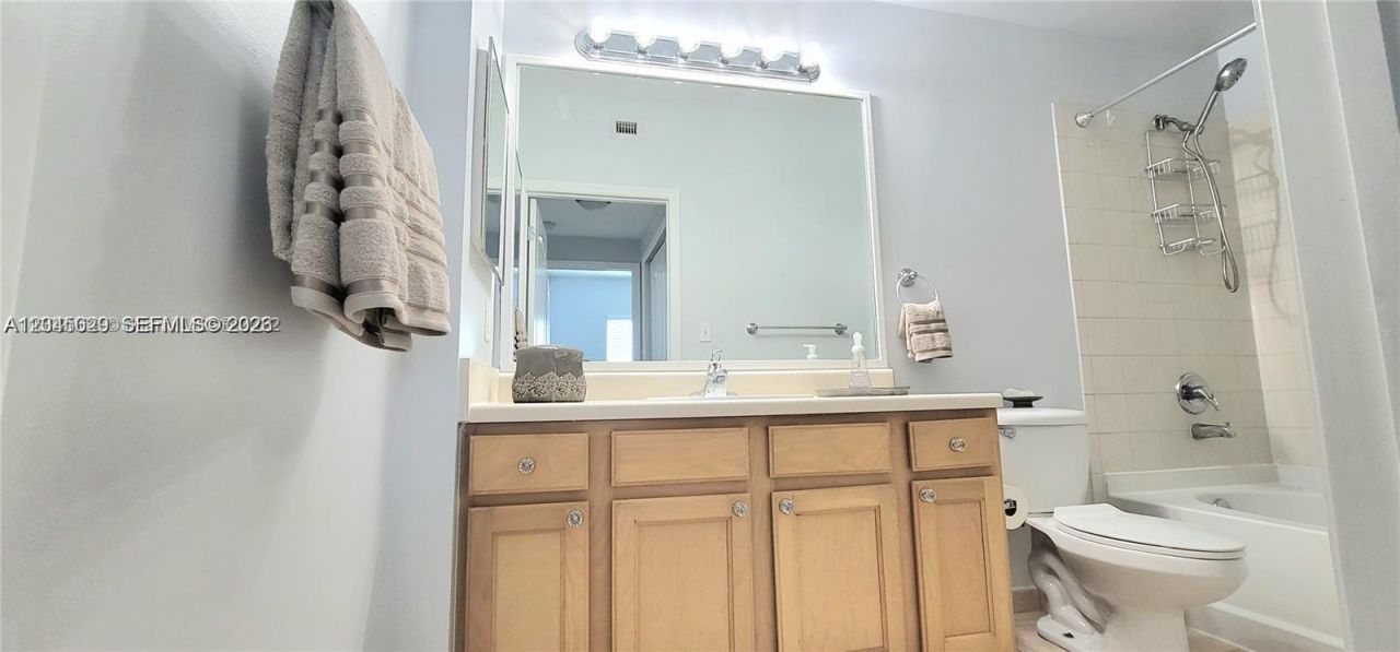 6001 SW 70th St, Unit 215, South Miami, FL 33143 Photo