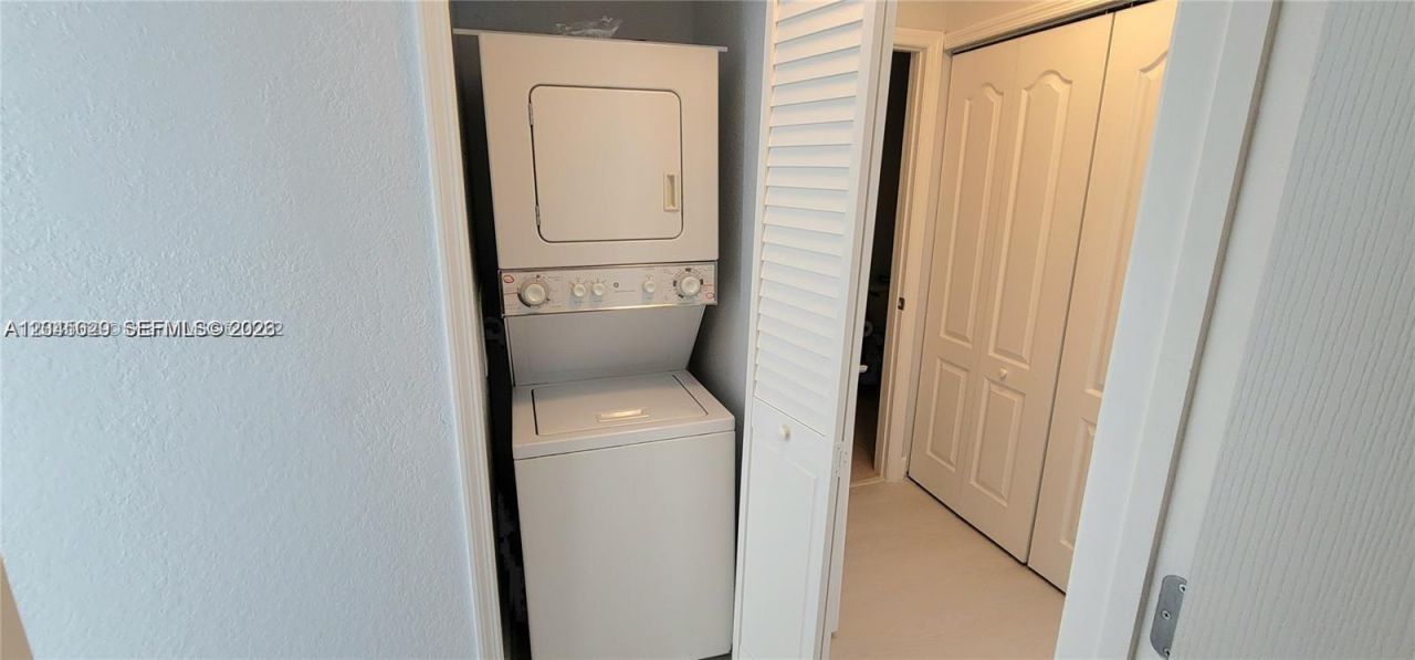 6001 SW 70th St, Unit 215, South Miami, FL 33143 Photo