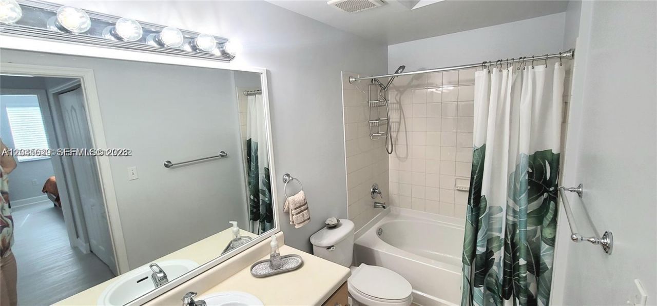 6001 SW 70th St, Unit 215, South Miami, FL 33143 Photo