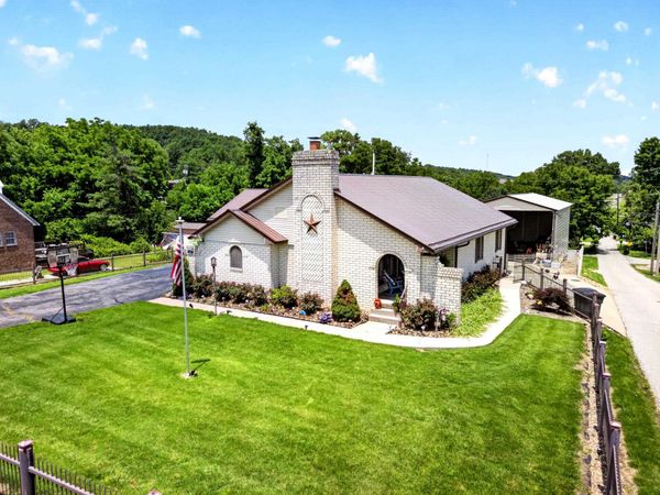 102 W 3rd Street , Grayson, KY 41143