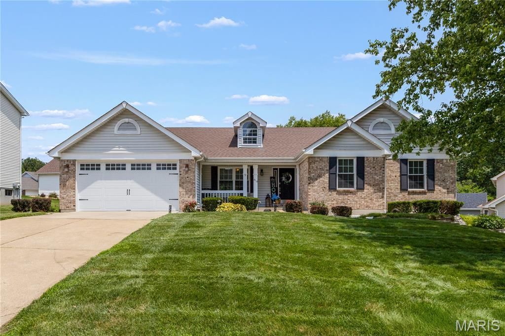 418 Fox Lair Drive, Saint Charles, MO 63303 Main Photo