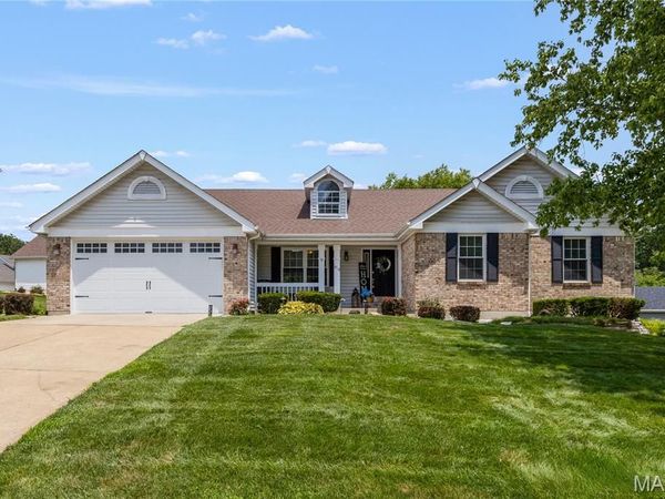 418 Fox Lair Drive, St Charles, MO 63303