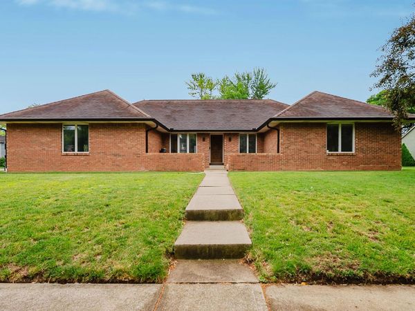 1711 Sioux Court , Grove City, OH 43123