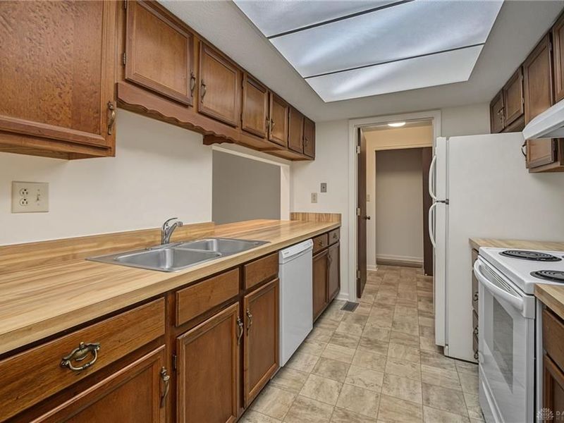 1313-1315 Rosehaven Circle, Kettering, OH 45429 Photo 12