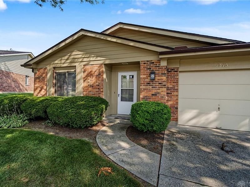1313-1315 Rosehaven Circle, Kettering, OH 45429 Photo 4