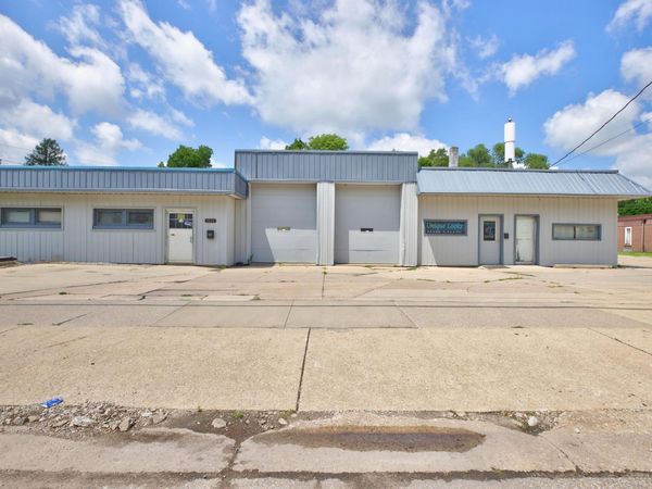 1611 E 4th Street, Waterloo, IA 50703