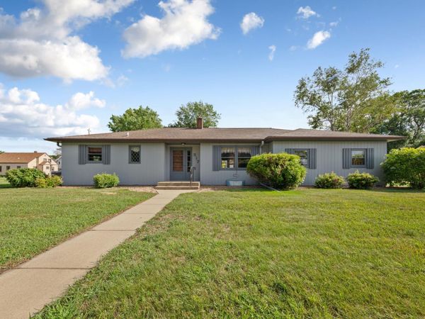 517 Court Avenue , Gaylord, MN 55334