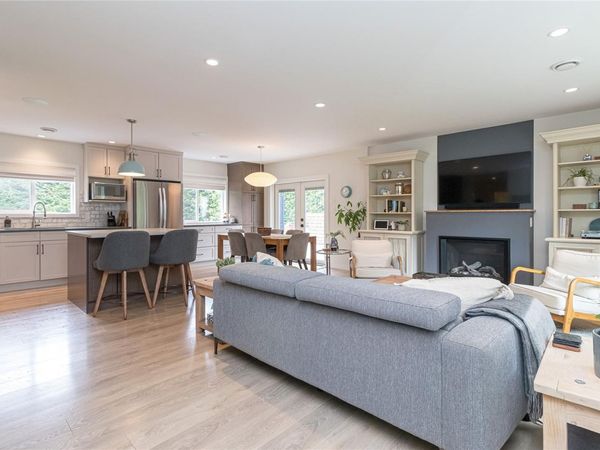 5143 Santa Clara Ave, Saanich, BC V8Y 1W5