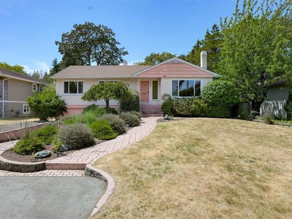 930 Runnymede Pl , Oak Bay, BC V8S 2V9
