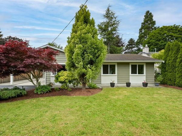 7662 Wallace Dr , Central Saanich, BC V8M 1N5