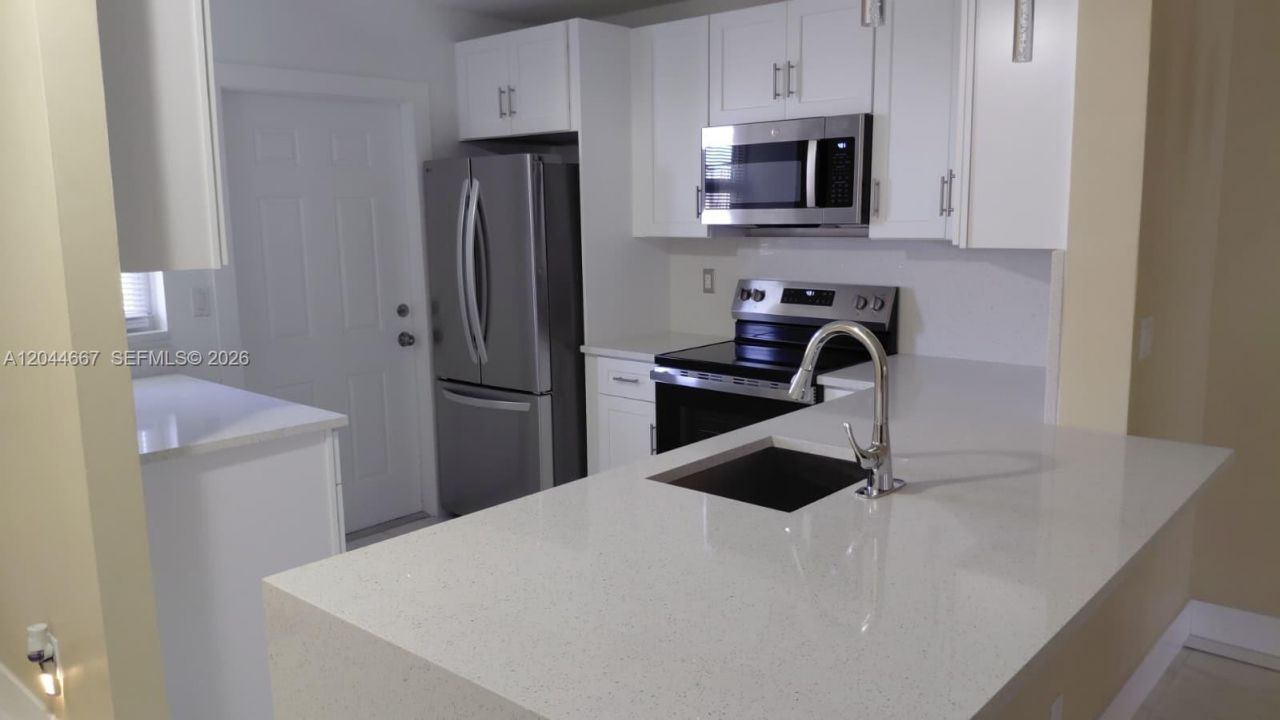 5335 NW 10th Ct , Unit 209, Plantation, FL 33313 Photo