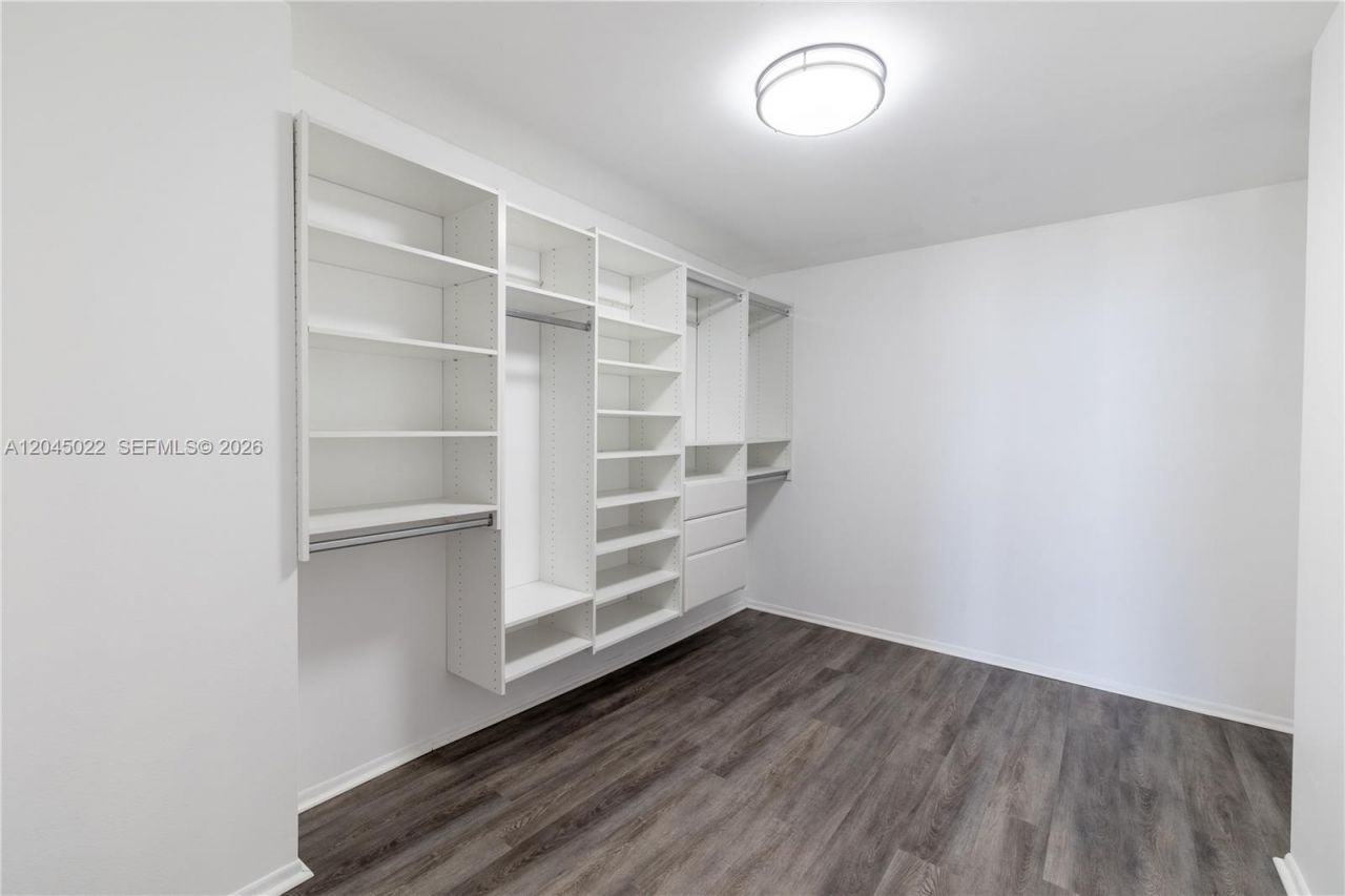 1000 Quayside Ter, Unit 1702, Miami, FL 33138 Photo