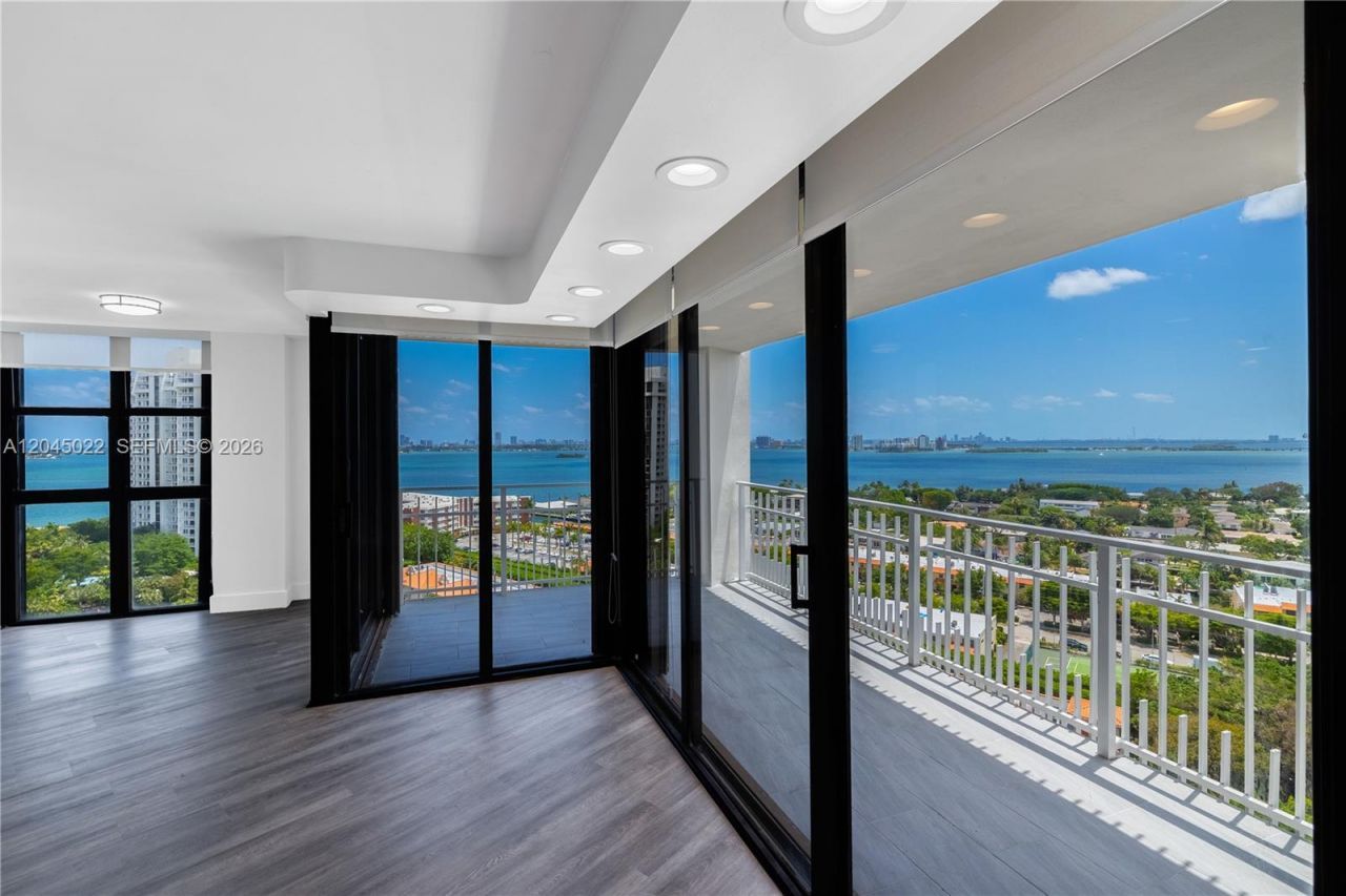 1000 Quayside Ter, Unit 1702, Miami, FL 33138 Photo