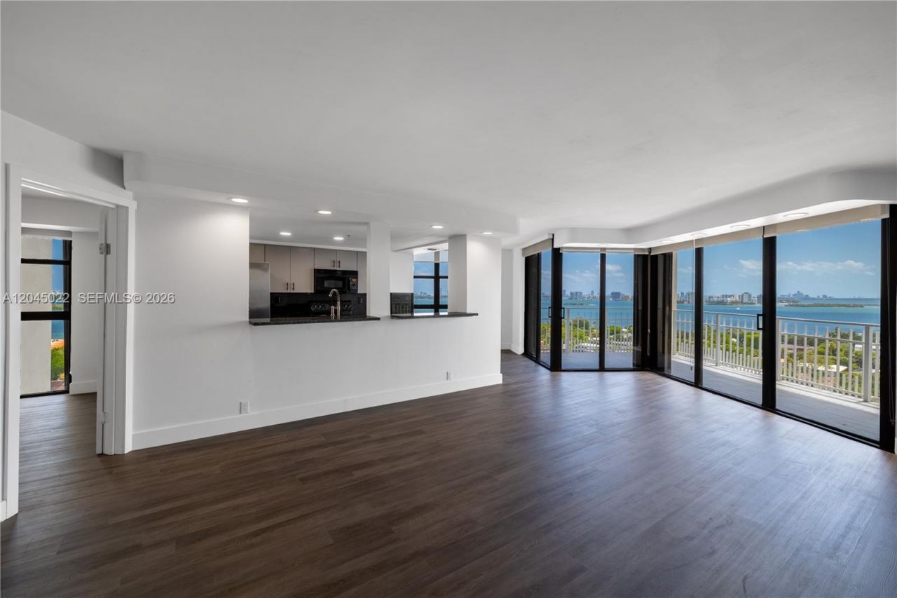 1000 Quayside Ter, Unit 1702, Miami, FL 33138 Photo