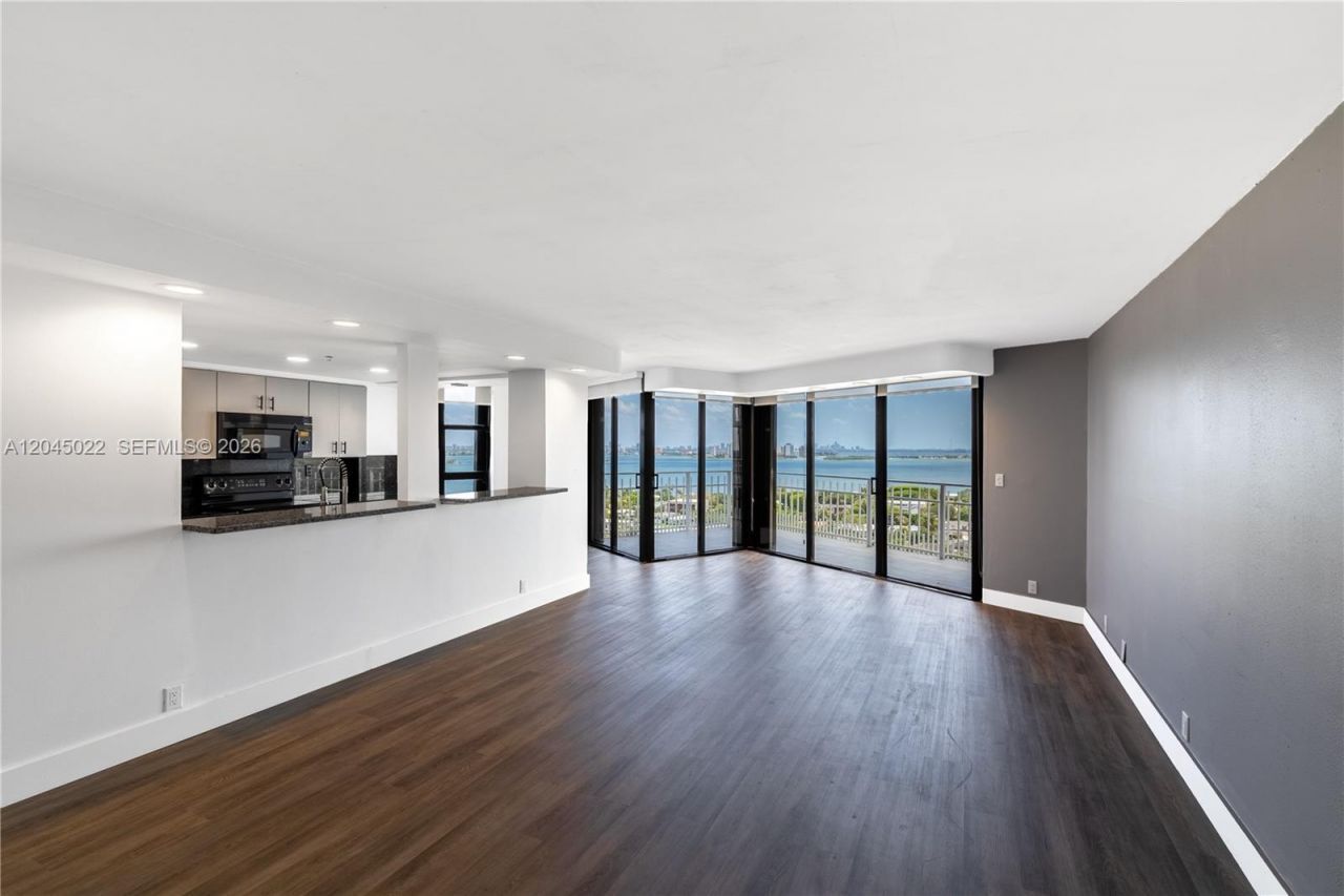 1000 Quayside Ter, Unit 1702, Miami, FL 33138 Photo