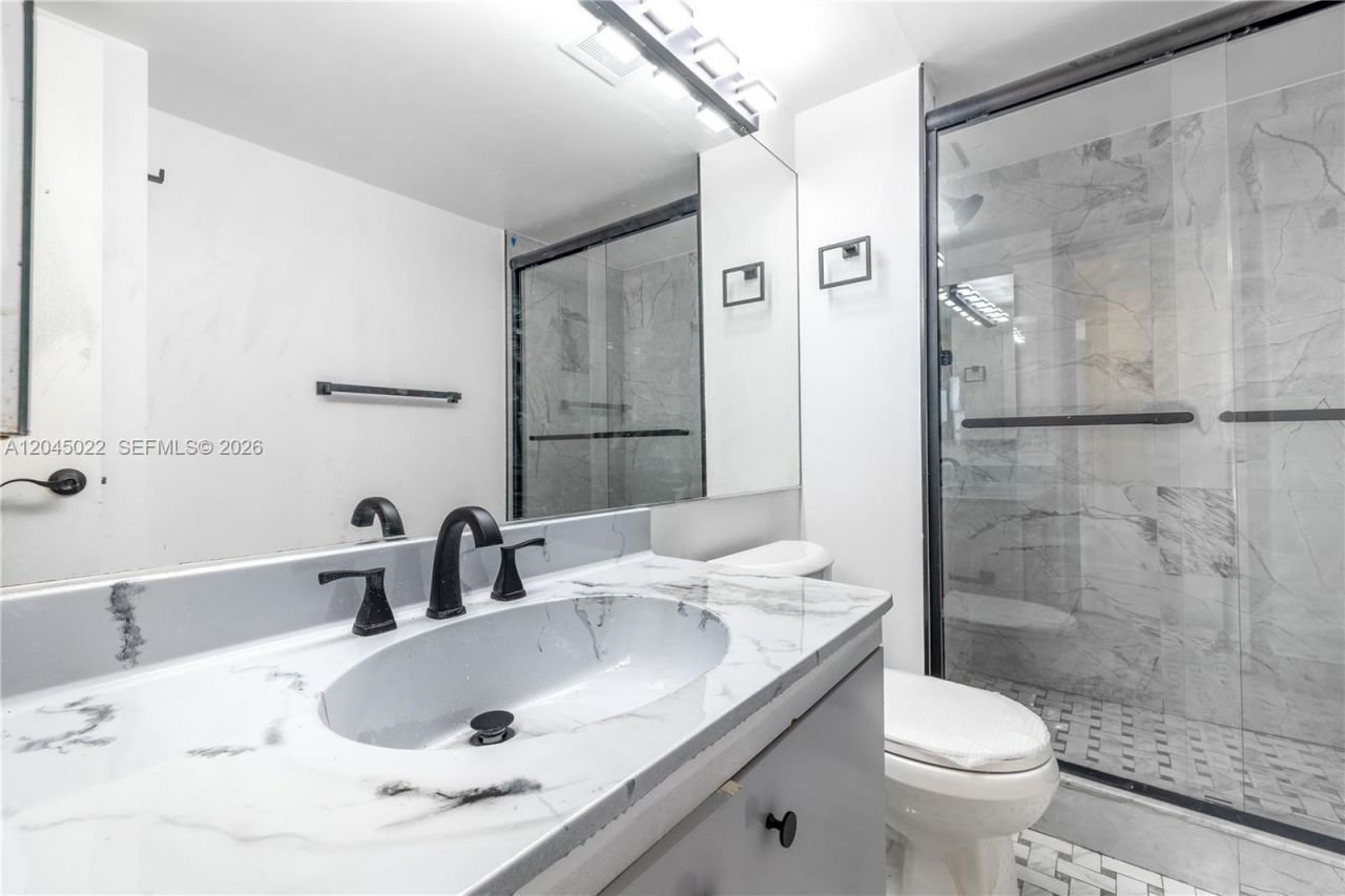 1000 Quayside Ter, Unit 1702, Miami, FL 33138 Photo
